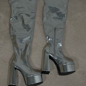 Platform silver snack skin boots